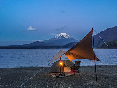 出張の夜は、。